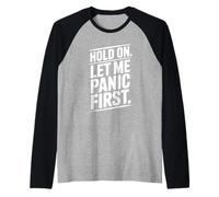 Hold On Let Me Panic First Funny Stress Relief Citazione Maglia con Maniche Raglan