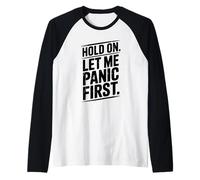 Hold On Let Me Panic First Funny Stress Relief Citazione Maglia con Maniche Raglan