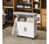 HOMCOM Mobile Asse da Stiro con Ruote a Freno e Portaferro da Stiro, Mobile da Stiro Multiuso con Barra Appendiabiti, Ripiano Aperto, Armadietto con Ripiano Regolabile, 125x43.5x102.5 cm, Bianco Trova