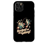 Hooked on the Galaxy Retro Space Astronaut Fishing Atomic Custodia per iPhone 11 Pro