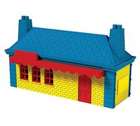 Hornby R9343 Playtrains Builder+ Station Building - Set di treni giocattolo per bambini dai 3 anni in su, accessori per modellini di treni per bambini - Compatibile con Hornby Playtrains