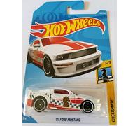 Hot Wheels 2018 Checkmate 3/9 - '07 Ford Mustang (Bianco - Cavaliere)