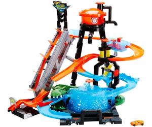Hot Wheels Mega Autolavaggio Playset per Macchinine con Pista Selvaggia e Coccodrillo, Torre dell'Acqua, Vasca del Vortice, Un Veicolo Cambiacolore, FTB67