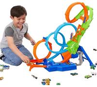 Hot Wheels - Mega Loop Super Scontri, Pista Ripiegabile con 3 Anelli, Zona di scontro a 3 corsie e Boost motorizzato, Include Una macchinina in Scala 1:64, Giocattolo per Bambini, 5+ Anni, HXT06