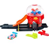 Hot Wheels Negozio di Caramelle Set Pista e Auto 1:64 | Gumball Machine Playset e veicolo a forma di ciambella pressofuso, con pista Speed Snap