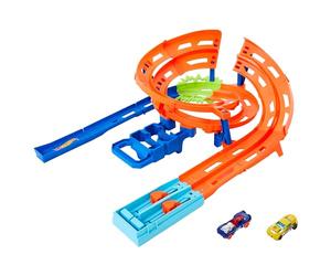 Hot Wheels - Pista a Spirale, playset con lanciatori, salto nel vuoto e zona di collisione, include 2 macchinine Hot-Wheels diecast in scala 1:64, giocattolo per bambini, 4+ anni, HTK17