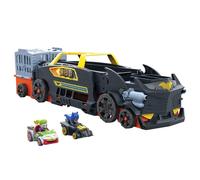 Hot Wheels RacerVerse - La fuga di Batman, veicolo trasformabile in pista circuito a 3 corsie, include 2 macchinine, Batman Die-Cast e RacerVerse Joker, giocattolo per bambini, 4+ anni, HXN21