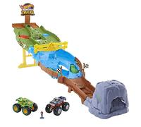 Hot Wheels Monster Trucks Torneo dei Titani Playset con Monster Truck Bigfoot e Gunkster per sfide testa a testa; giocattolo per bambini 4+ anni