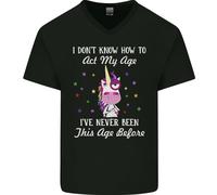 How To Atto My Età Divertente Unicorn Compleanno Uomo Scollo A V Cotone T-Shirt