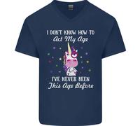 How To Atto My Età Divertente Unicorn Compleanno Uomo Scollo A V Cotone T-Shirt