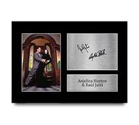 HWC Trading A4 Anjelica Huston & Raul Julia Addams Family Morticia, Gomez Regali Stampati Autografo Firmato Immagine Per Gli Appassionati Di Memorabilia Di Film