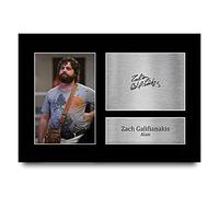 HWC Trading A4 Zach Galifianakis The Hangover Alan Regali Stampati Autografo Firmato Immagine Per Gli Appassionati Di Memorabilia Di Film - A4 Incorniciato