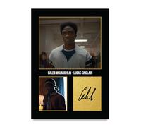 HWC Trading Caleb McLaughlin Stranger Things Lucas Sinclair Regali Stampati Autografo Firmato Immagine Per Gli Appassionati Di Programma Televisivo - A4 Solo Stampa (ID-005154)