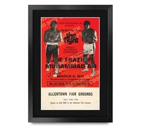 HWC Trading FR A3 Joe Frazier v Muhammad Ali 1971 Bout Poster Autografo Stampato Con Regali Stampati Per I Fan Dei Cimeli Dei Pugili - A3 Incorniciato