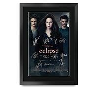HWC Trading FR A3 Twilight 3 Eclipse Kristen Stewart, Robert Pattinson - Poster stampato con autografi per i fan di memorabilia cinematografiche - Formato A3 con cornice
