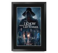 HWC Trading I Know What You Did Last Summer 3 (2025) Regali Stampato Poster Firmato Autografo Immagine Per Film Memorabilia Tifosi - A3 Incorniciato