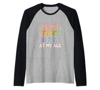 I Can't Trust A Fart At My Age Umorismo Anziano Anziano |- Maglia con Maniche Raglan