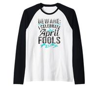I Celebrate April Fools Day Humor Joke Sarcastico Maglia con Maniche Raglan