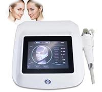 I dispositivi Microneedling vengono utilizzati for ridurre le rughe e ringiovanire la pelle, utilizzano la tecnologia a radiofrequenza segmentata e sono dotati di un'impugnatura singola