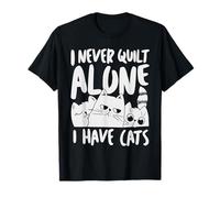 I Never Quilt Alone I Have Cats Maglietta