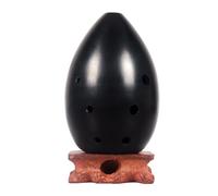 I principianti praticano lo strumento musicale dell'ocarina