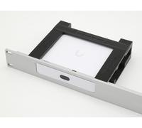 I tasti di volta Ubiquiti Cloud Gateway MAX/UCG-ULTRA 19 pollici montati su r...