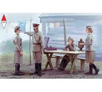 ICM 1/35 SOVIET MILITARY SERVICEWOMEN (1939-1942) (4 FIGURES)