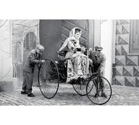 Benz Patent Motorwagen 1886 With Mrs. Benz & Sons 1:24 Model Kit 24041 ICM