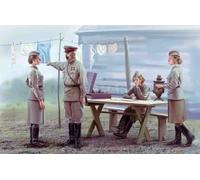 ICM 1/35 SOVIET MILITARY SERVICEWOMEN (1939-1942) (4 FIGURES)