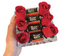 Idee Regalo Pocket Coffe - Regalo Festa Della Donna 2024 - Vaso Vetro 10cm + 6 Boccioli Rose Rosse in Legno + 18 Pocket Coffe - Confezione Regalo (POCKET COFFE)
