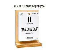 Il calendario DEL TIFOSO INTERISTA 2026| Un anno di Emozioni Ricordi e Aneddoti | Con Sostegno in Legno | In Confezione Regalo | cm 10x14 | Made in Italy