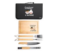 ''Il condimento è l'amore'' Set Barbecue Personalizzato con Tagliere in Legno, Custodia Nera e Utensili Professionali, 6 Pezzi Coltello Intagliatore Pinzetta Spatola Idea Regalo Festa dei nonni papà