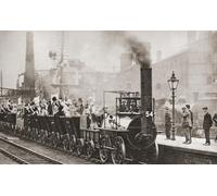 Il motore ferroviario di George Stephenson fa il viaggio da Stockton a Darlington nel 1925 per commemorare il suo cento anni di anniversario del primo viaggio nel 1825. From These Tremendous Years
