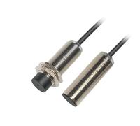 Il sensore metallico M18 a lunga distanza rileva la distanza in rame, alluminio e acciaio senza attenuazione Interruttore di prossimità impermeabile IP68 (E2F-M18KS08W-N1)