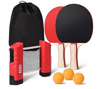 Il set da ping pong XGEAR per qualsiasi luogo include una rete retrattile, 2 racchette da ping pong, 3 palline da attaccare a qualsiasi superficie del tavolo, per tutte le età.