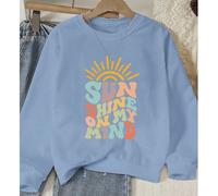 Il sole splende sul mio cuore. Slogan arcobaleno luminoso e allegro. Divertente stampa con motivo a contrasto. Felpa oversize con scollo rotondo, top da donna in cotone, abbigliamento da donna street