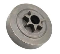 Il tamburo della frizione della motosega HUSQVARNA 137 è adatto for i modelli 142, 340, 345, 365 e 268. Ricambio del disco azionato dalla ruota dentata.