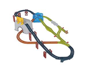Il Trenino Thomas - Bauletto Multipista, set di espansione da 34 pezzi per trenini e locomotive die-cast e motorizzati a pile, giocattolo per bambini, 3+ anni, HNP81