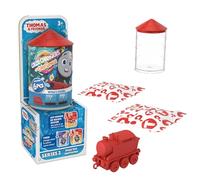 Il Trenino Thomas - Collezione misteriosa locomotive Color Reveal, include 1 trenino a spinta, 2 vagoni merci e 2 pezzi di carico a sorpresa, giocattolo per bambini, 3+ anni, HNP80