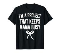 I'm A Project That Keeps Mama Busy Funny Toddler Quote Maglietta