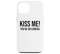 Im Just Here for the Kiss Cam Show Kiss Me Youre On Camera Custodia per iPhone 13