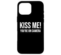 I'm Just Here for the Kiss Cam Show Kiss Me Youre On Camera Custodia per iPhone 16 Pro Max