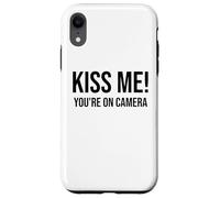 Im Just Here for the Kiss Cam Show Kiss Me Youre On Camera Custodia per iPhone XR