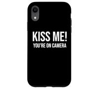 I'm Just Here for the Kiss Cam Show Kiss Me Youre On Camera Custodia per iPhone XR