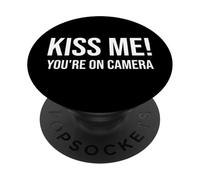 I'm Just Here for the Kiss Cam Show Kiss Me Youre On Camera PopSockets PopGrip Adesivo