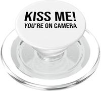 Im Just Here for the Kiss Cam Show Kiss Me Youre On Camera PopSockets PopGrip per MagSafe