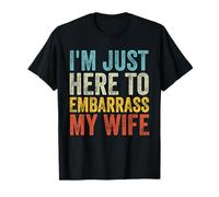 I'm Just Here To Embarrass My Wife Funny Daying Husband Joke Maglietta