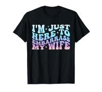 I'm Just Here To Embarrass My Wife Funny Husband Sarcasm Maglietta