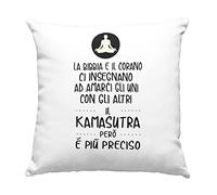 iMage Cuscino Bibbia e Corano ci insegnano ad amarci, il Kamasutra è più preciso-Divertenti federa stampata con imbottitura - regalo per arredare divano casa