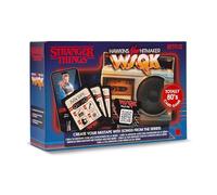 IMC Toys STRANGER THINGS HAWKINS HITMAKER Giochi di carte Gioco di Carte Ispirato alla Serie Stranger Things: Scansiona, Indovina, Completa il Tuo Mixtape... e Vinci la Partita!